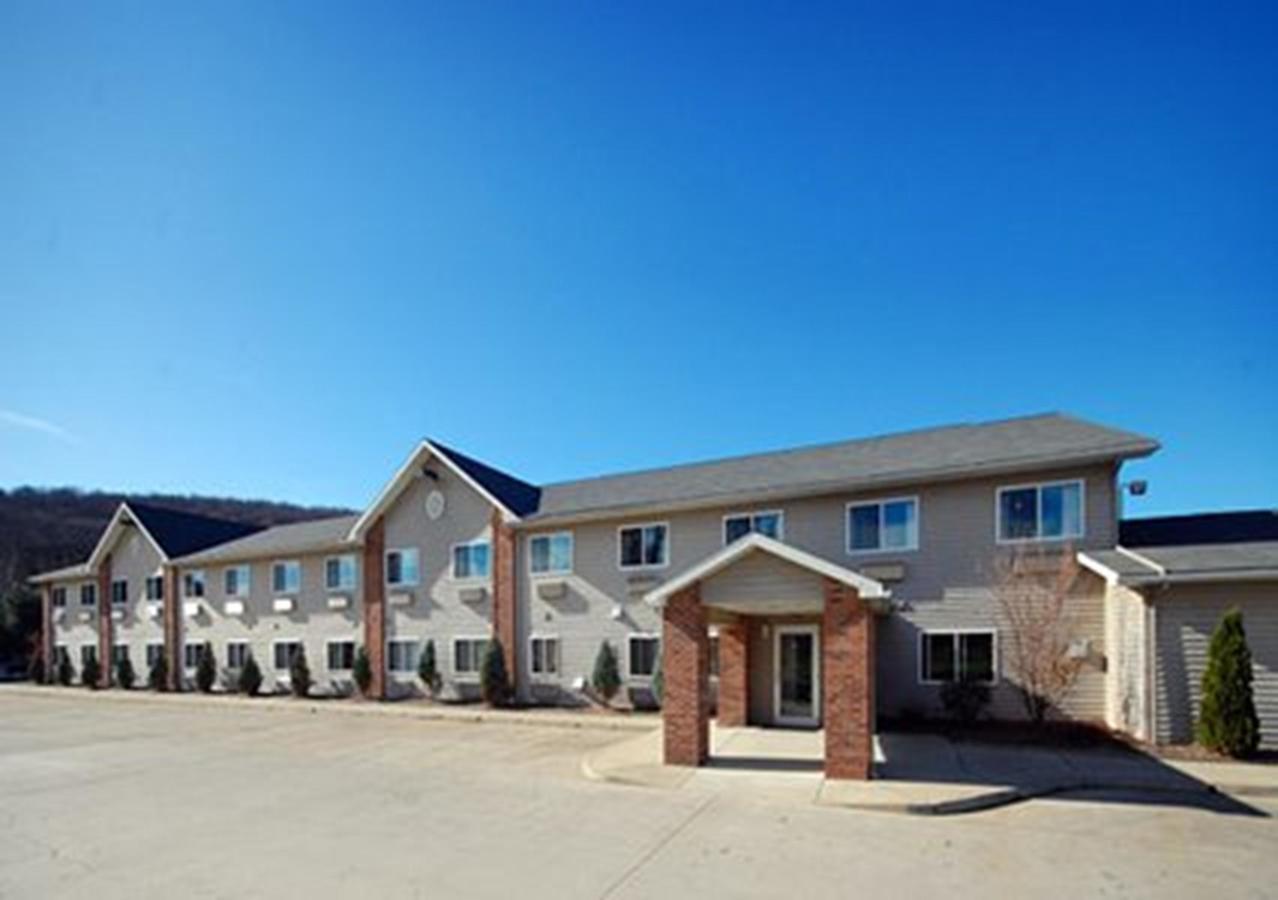 Titusville Quality Inn & Suites מראה חיצוני תמונה